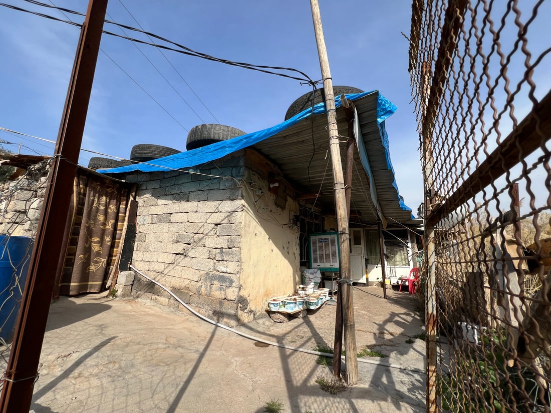 خێزانێک 20 ساڵ بوو لە شوێنی حەوانەوەی مەڕ و ماڵات دەژیان؛ خانوویان پێدرا و دڵیان گەشایەوە