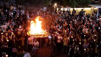 فيديو: عينكاوا تحتفل بصليب الإمبراطور والمسيح.. حكاية نار جمعت الكنائس