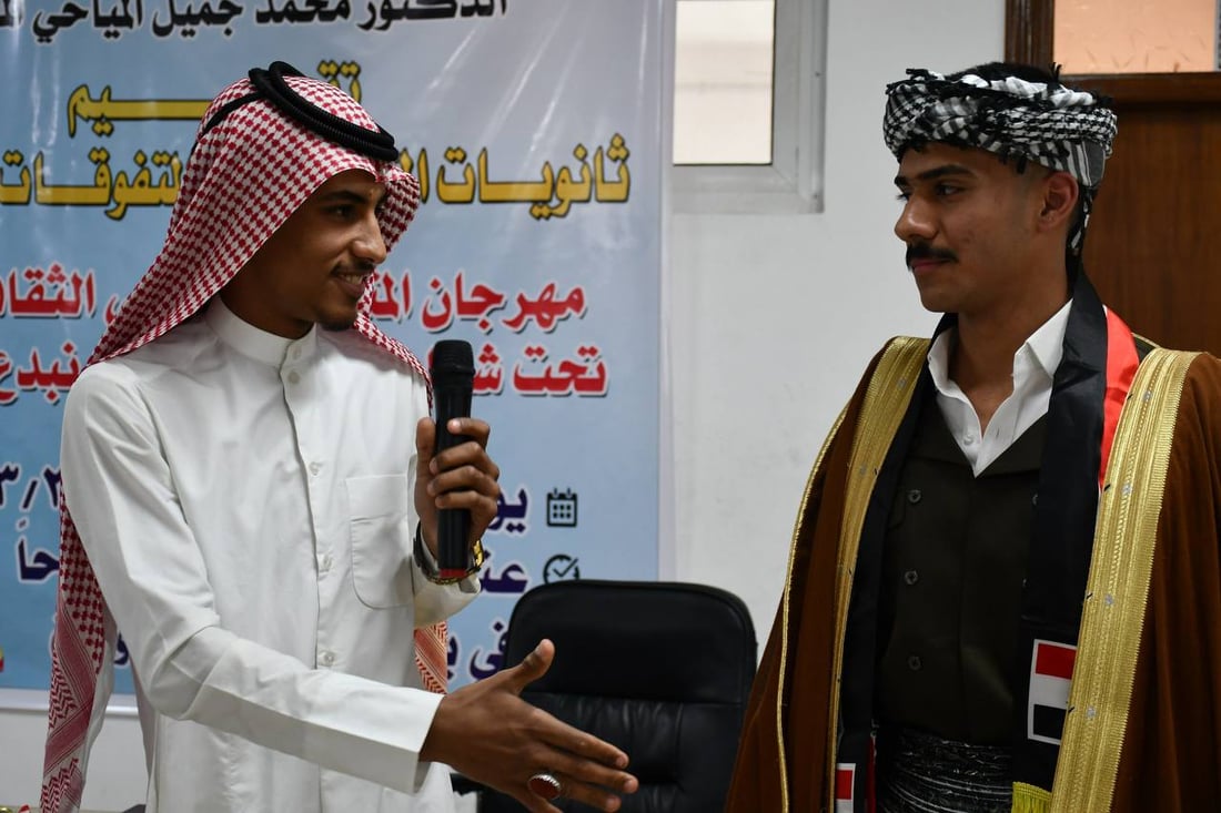 الكوت: ثانويات المتفوقين.. محاضرات بـ 4 لغات وتركيب أفيون صناعي وابتكار سكانر