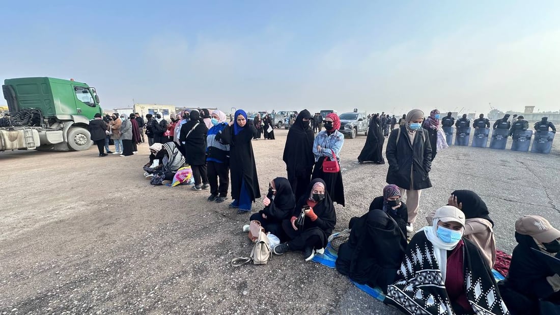 بنات هندسة النفط يذكّرون الوزير بوعد التعيين.. صور من تظاهرة غاز الجنوب بالبصرة