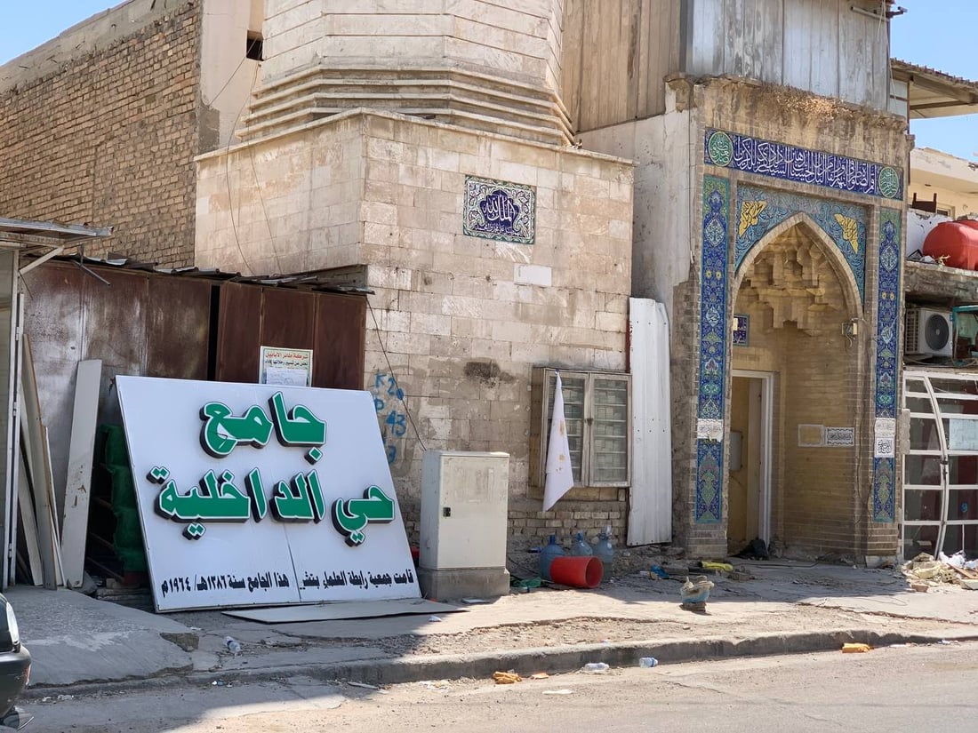 صور: شركة مقاولات تهدم جامع “الداخلية”.. متبرع تعهد بإعادة بنائه خلال 18 شهراً