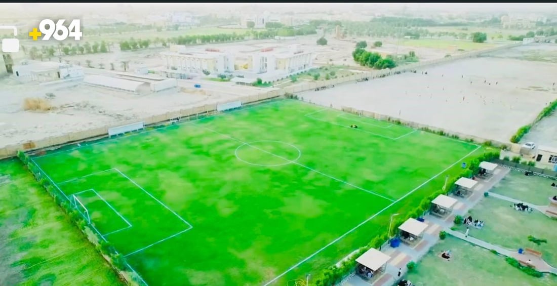 صور “قبل وبعد” لمحيط جامعة الكوفة.. شاب يحول “المزبلة” الى ملاعب ومساحات خضراء