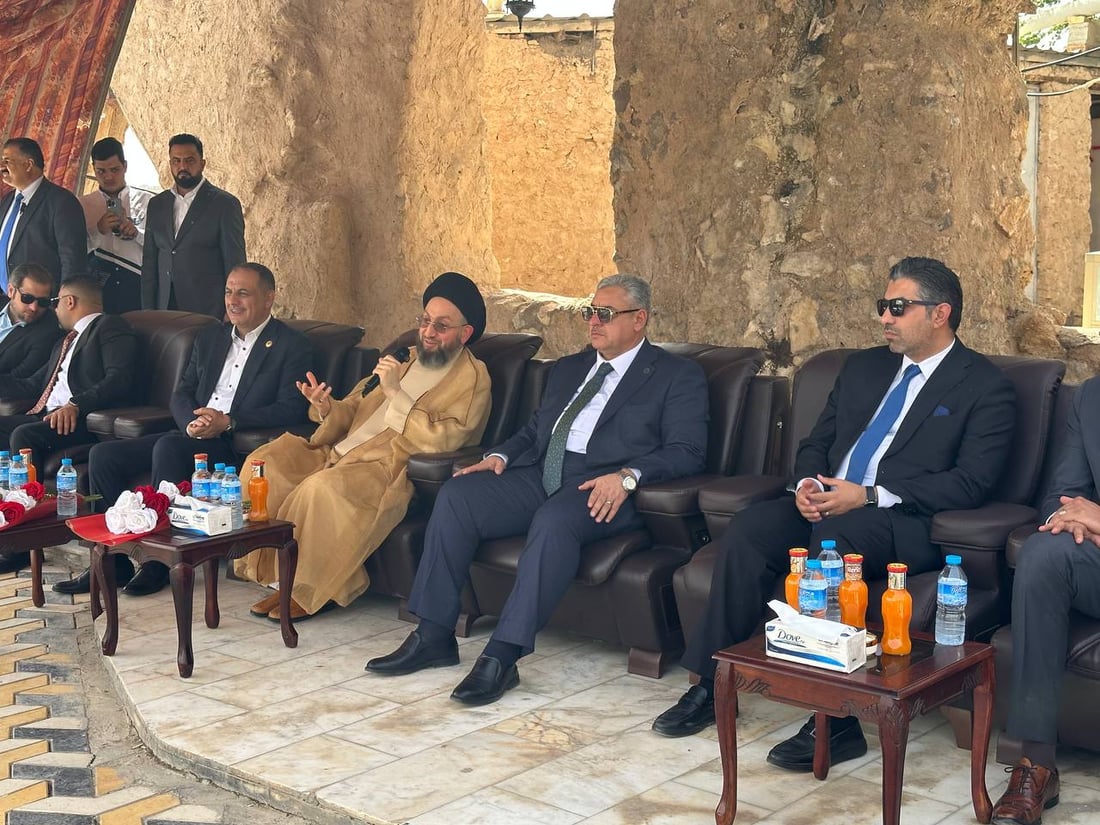 الحكيم يتأمل نواعير هيت وسعيد بأول زيارة للمدينة (صور)