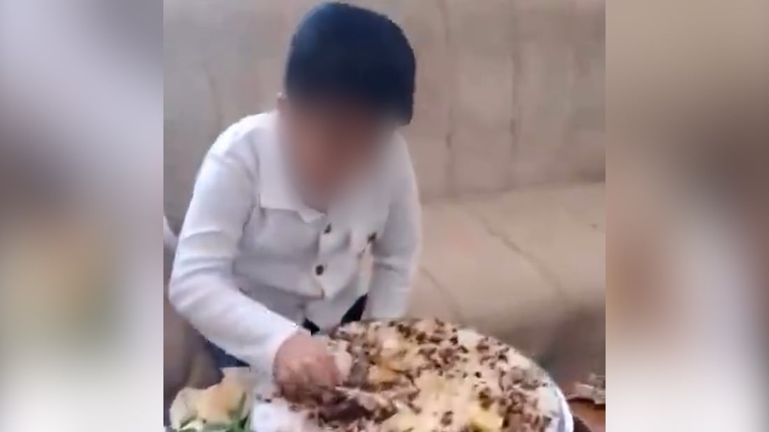 التربية تحقق بفيديو لتلميذ يأكل قوزي داخل المدرسة: انتهاك لخصوصيته