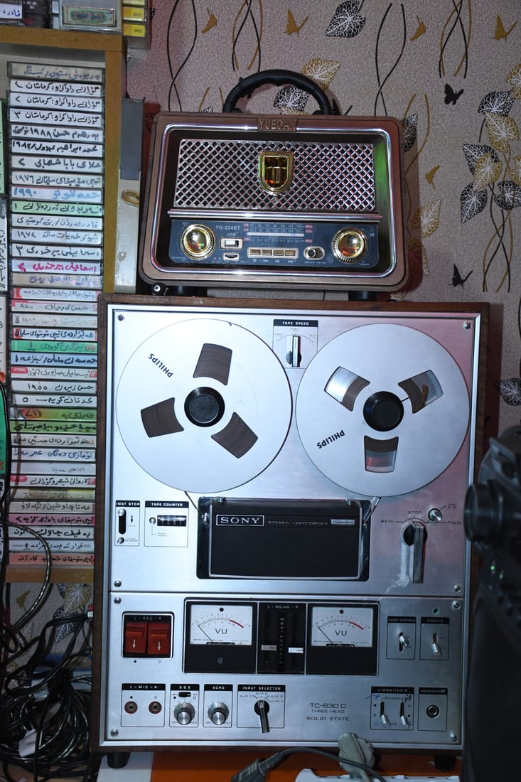 ژوورێکی ماڵەکەی کردووەتە شوێنی کۆکردنەوەی ئەرشیفی ھونەرمەندان