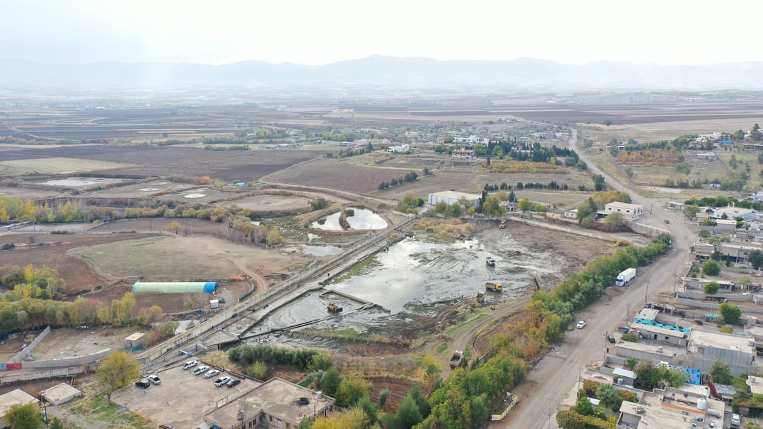 زیاتر 100 گەڵابە پاشماوە لە سەرچاوەی ئاوی بێستانسوور فڕێدرا