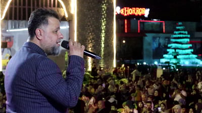 فيديو: مهند محسن يطرب عوائل بغداد.. أغاني التسعينيات تثير ذاكرة “شباب الحصار”