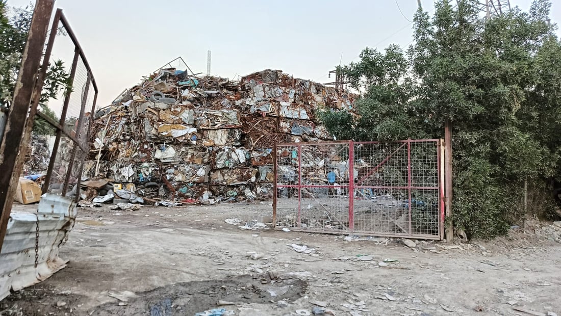 صور: المشهد السيء عند مدخل حي المشاتل لن يستمر.. أمانة بغداد تنذر أهل السكراب