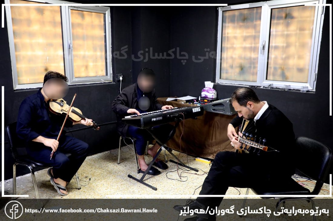 سجناء أربيل يكسبون المال ويعزفون على الكمان