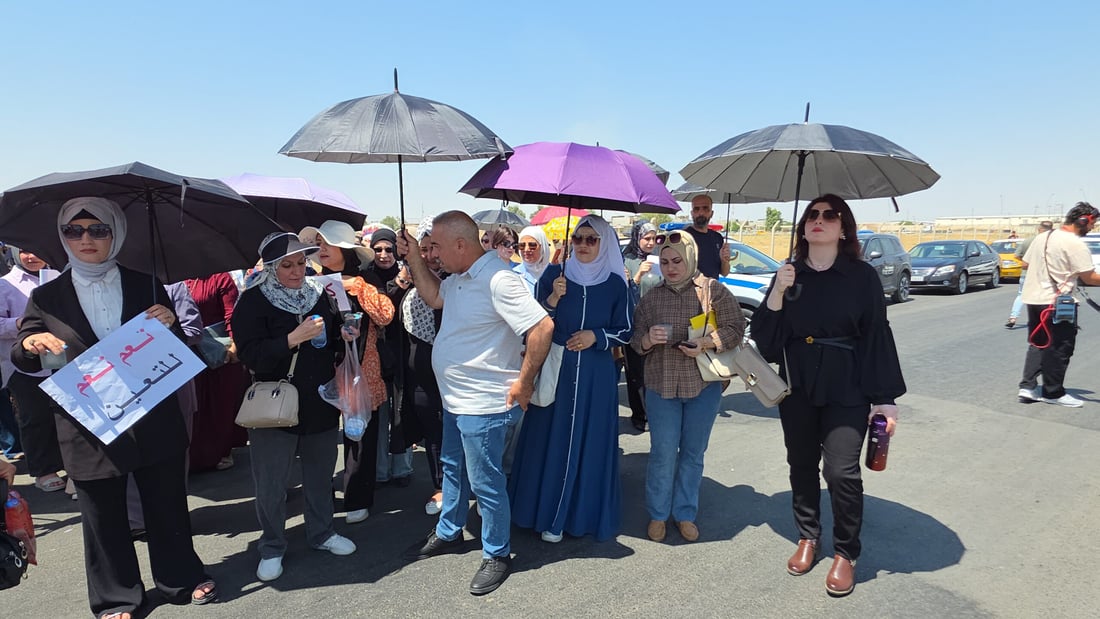دەرچووە دانەمەزراوەکانی کەرکوک لە بەردەم بینای پارێزگار گردبوونەوە