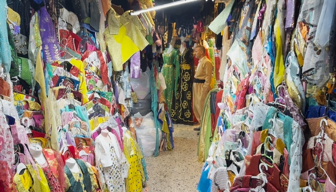 لە سلێمانی کۆنە بە تازە بە جلی کوردییەوە دەكرێت