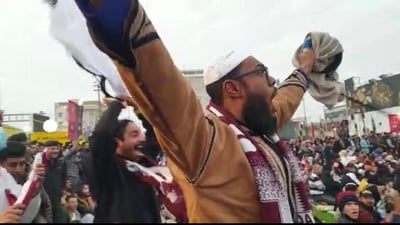 فيديو: ردة فعل مشجع قطري بعد تسجيل العنابي هدفاً أثناء مقابلة مع 964