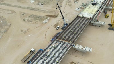 صور من الطريق الرابط بين ميناء الفاو ومشروع التنمية.. نسبة الإنجاز بلغت 73%