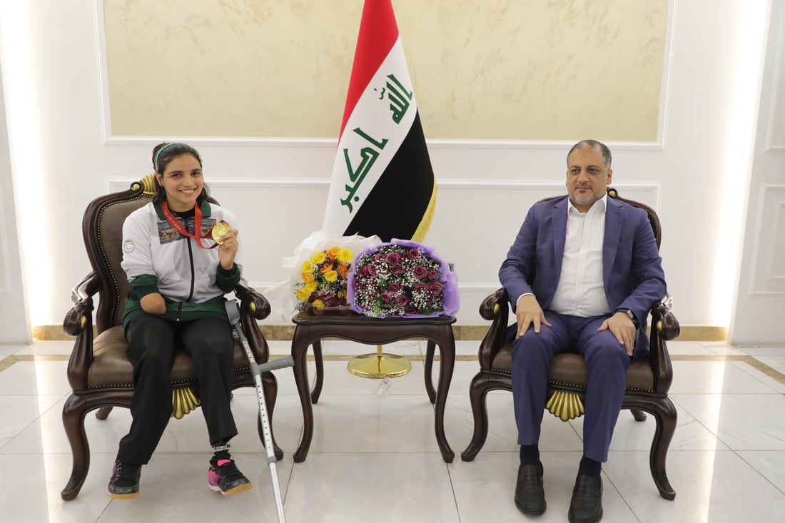 صور: الوزير يستقبل البطلة نجلة عماد والوفد العراقي في مطار بغداد