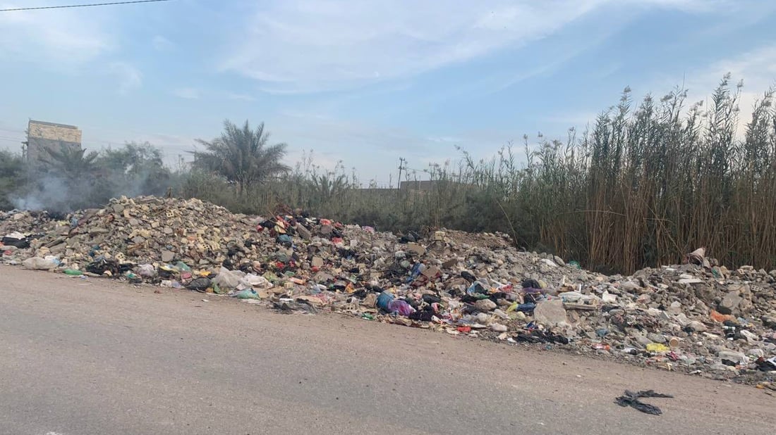 النفايات تحاصر “شمر” في هور رجب.. أمانة بغداد في طريقها لإنقاذ الموقف (صور)