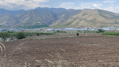 هەرجوتیارێک دوو زەوی هەبێت دەبیت یەکێکیان داچێنێت