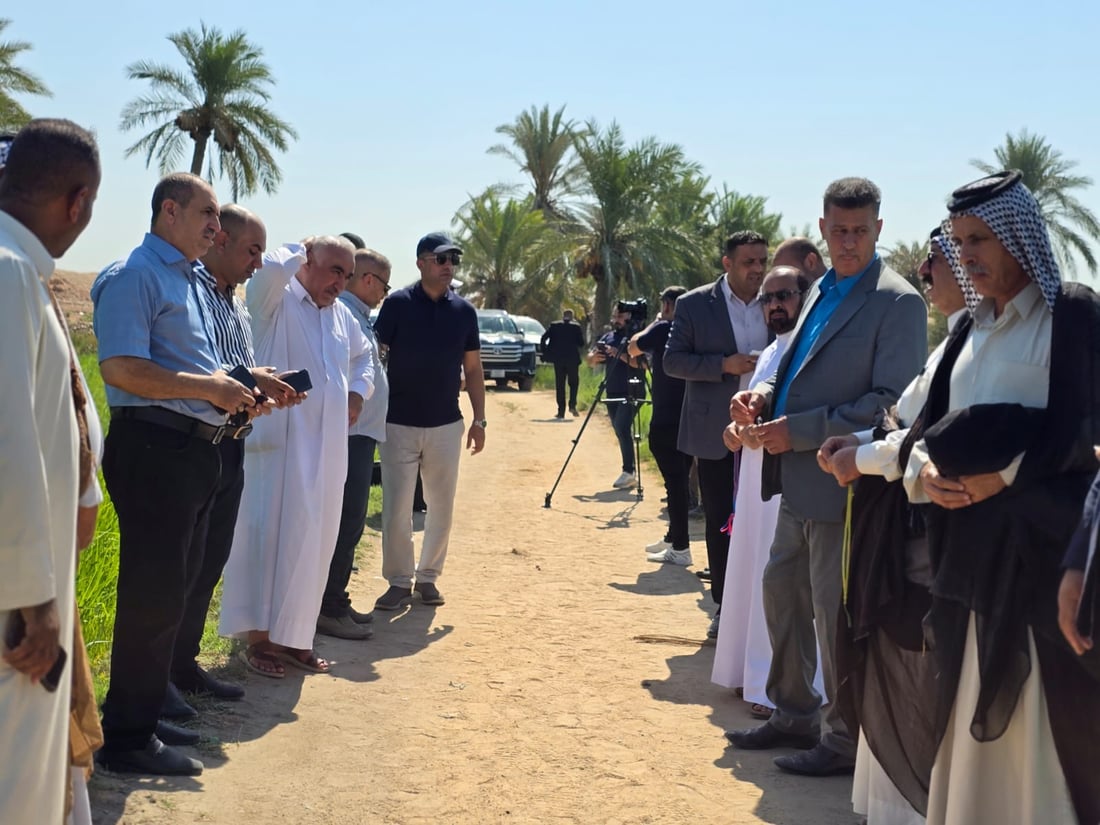 “درون” لرش السماد فوق حقول العنبر.. “فاو” تساعد فلاحي النجف على تقليل الكلفة