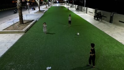 فيديو: كورنيش المجر الكبير يستدير مع النهر “والحارس” يرصد كل شيء