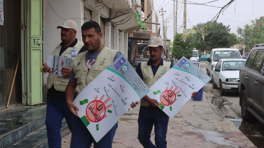 سامراء: لصق عبارة “لا للرشوة” على أبواب 4 دوائر حكومية (صور)