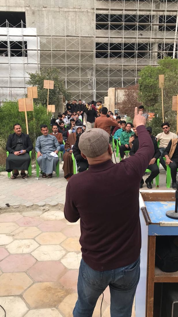 صور: كربلاء تحتج ضد هدم منتدى شباب الوحدة في حي الحسين وتطلب تدخل السوداني