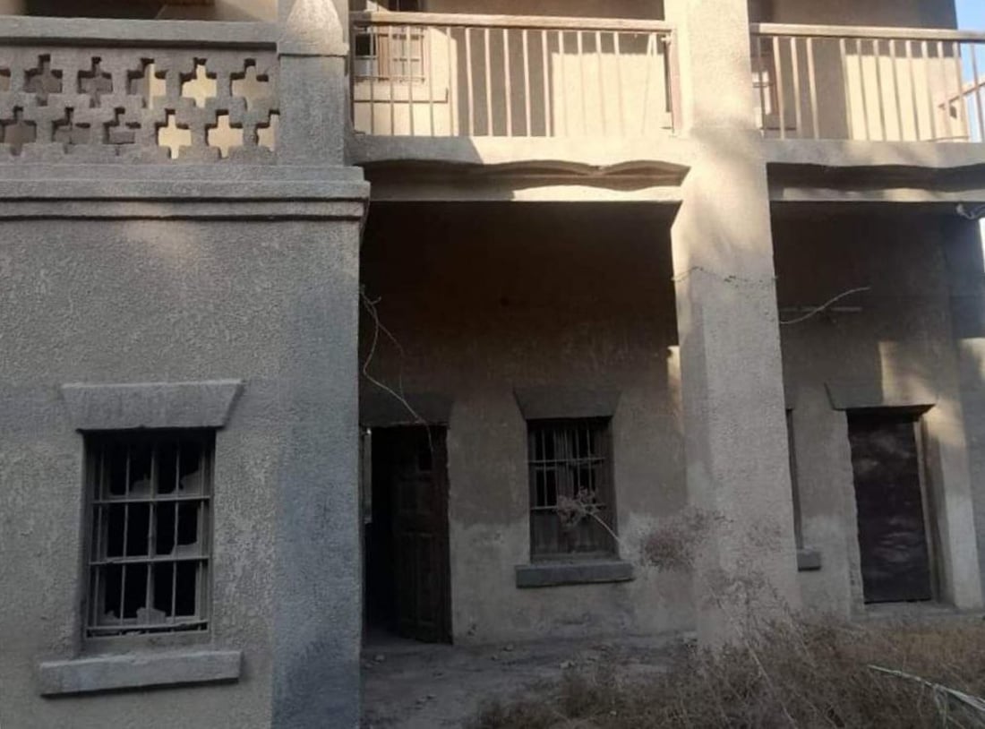 صور من منزل المستشار البريطاني كلايف دالي في طويريج.. يقولون إن عفريتاً يسكنه!