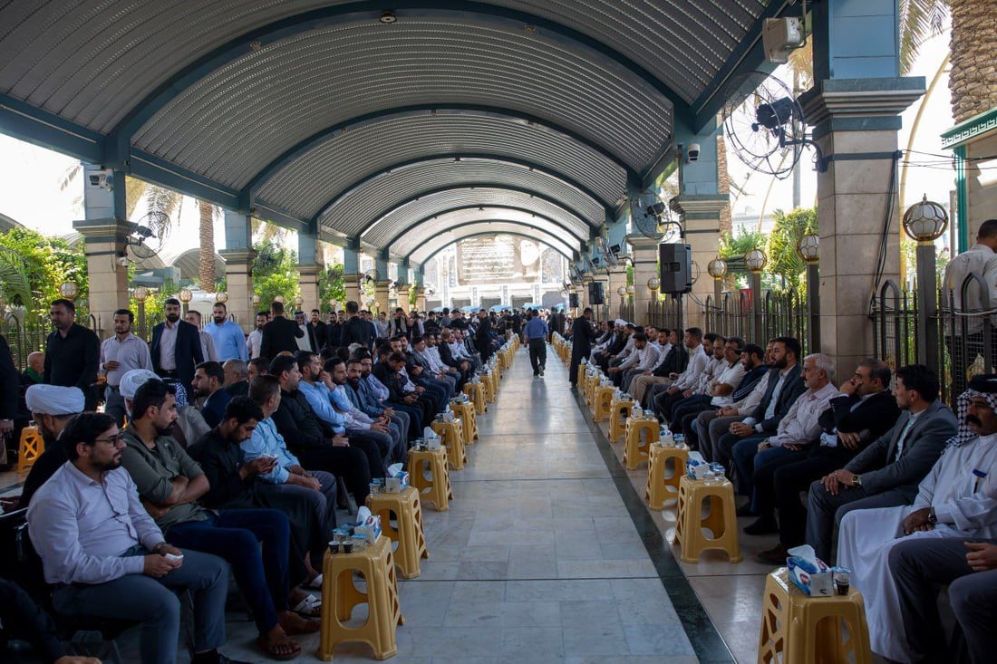 فيديو: وكلاء المرجع السيستاني يستقبلون التعازي بنصر الله بين الحرمين في كربلاء