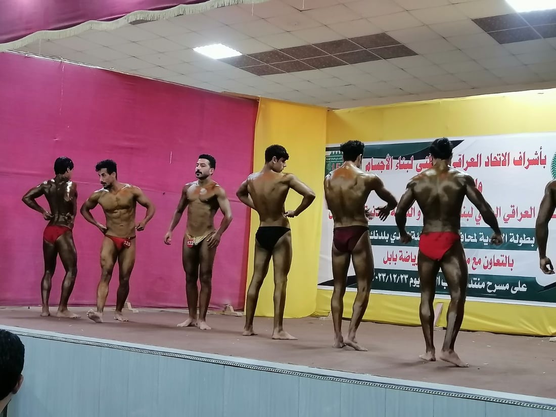 صور: بابل تستعرض “عضلاتها” بـ60 لاعباً.. أندية كمال الأجسام تتنافس على المنتخب