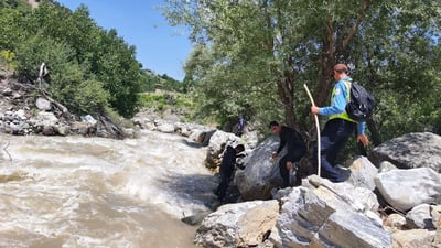  دوو هەینییە جگە لە پێڵاوەکانى هیچ سۆراغێکى دیکەى نییە