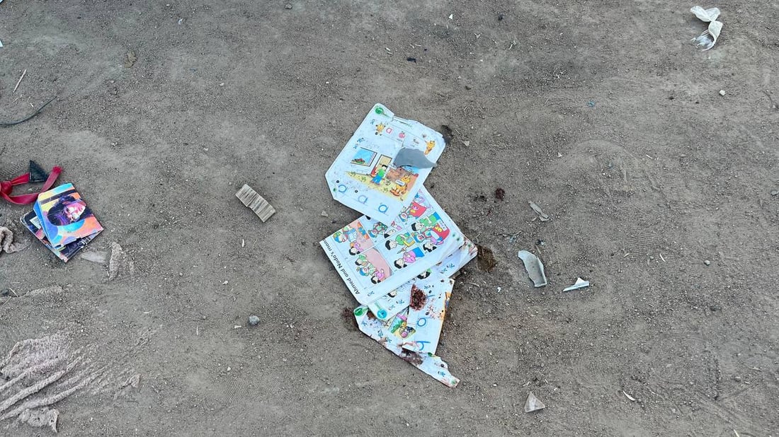 مشاهد قاسية للغاية من حادث البصرة.. كتب الأطفال إلى جانب الأشلاء