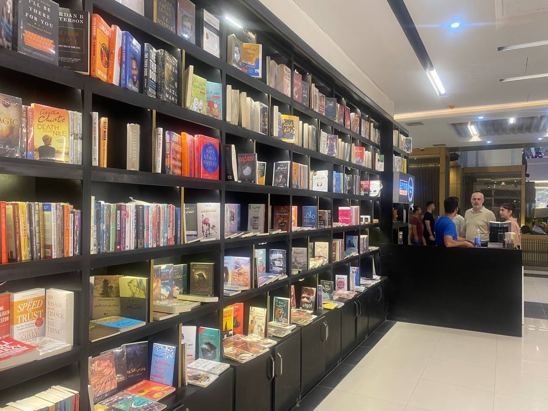 تجربة جديدة.. مكتبة “Levant” تبيع الكتب على زبائن مول المنصور (صور)
