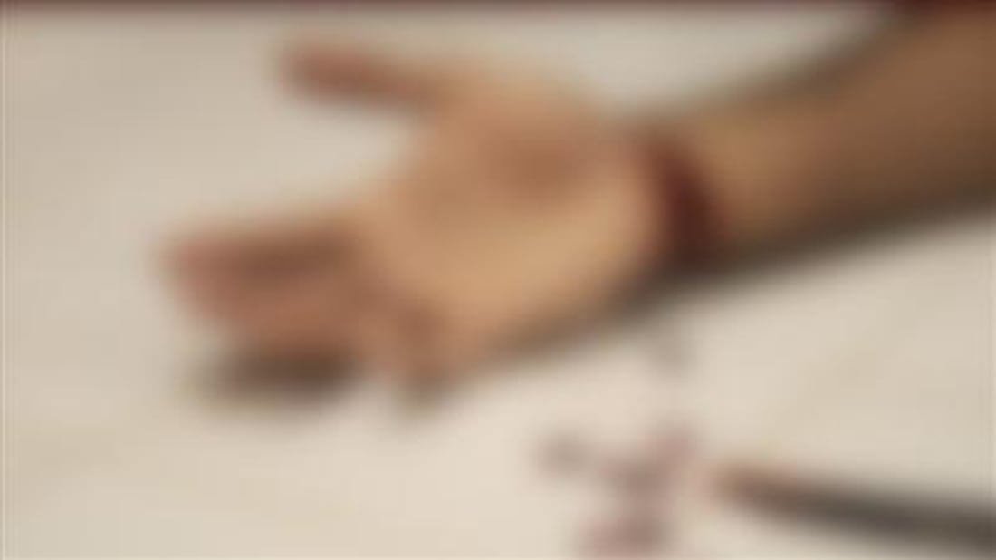 طبيب نفسي يعلق على “انتحار” زميلته: كيف حزّت كلتا يديها حتى العظم؟ احترموا عقولنا