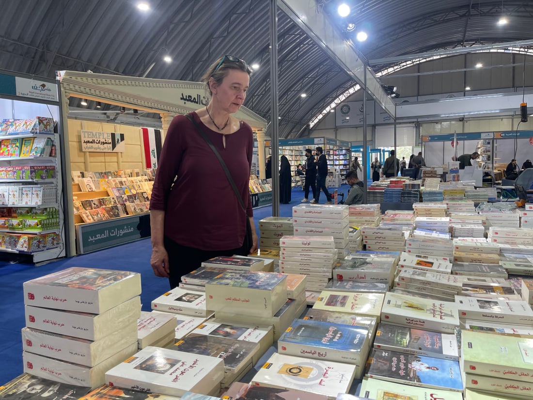 سؤال أوربي حول النجف.. ألمانية في معرض الكتاب: دهشة أنكم تحبون أدب العالم!