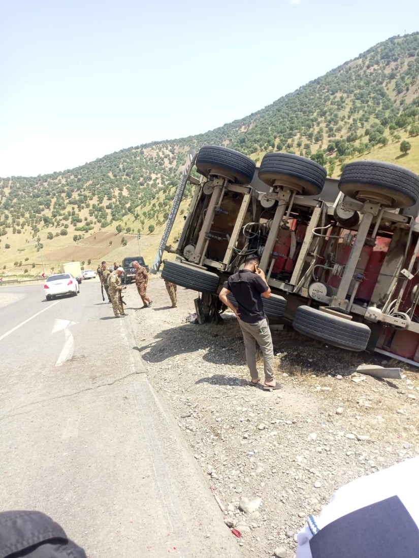 بارهەڵگرێک وەرگەڕا و شۆفێرەکەی گیانی لەدەست دا