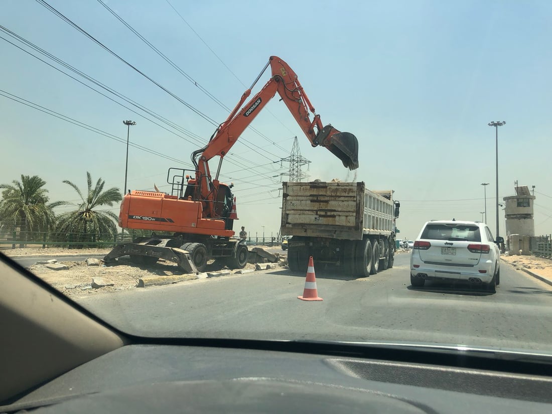 صور من الغزالية: جسر الخط السريع يدخل الصيانة وأعمال البلدية ستنتهي خلال أيام