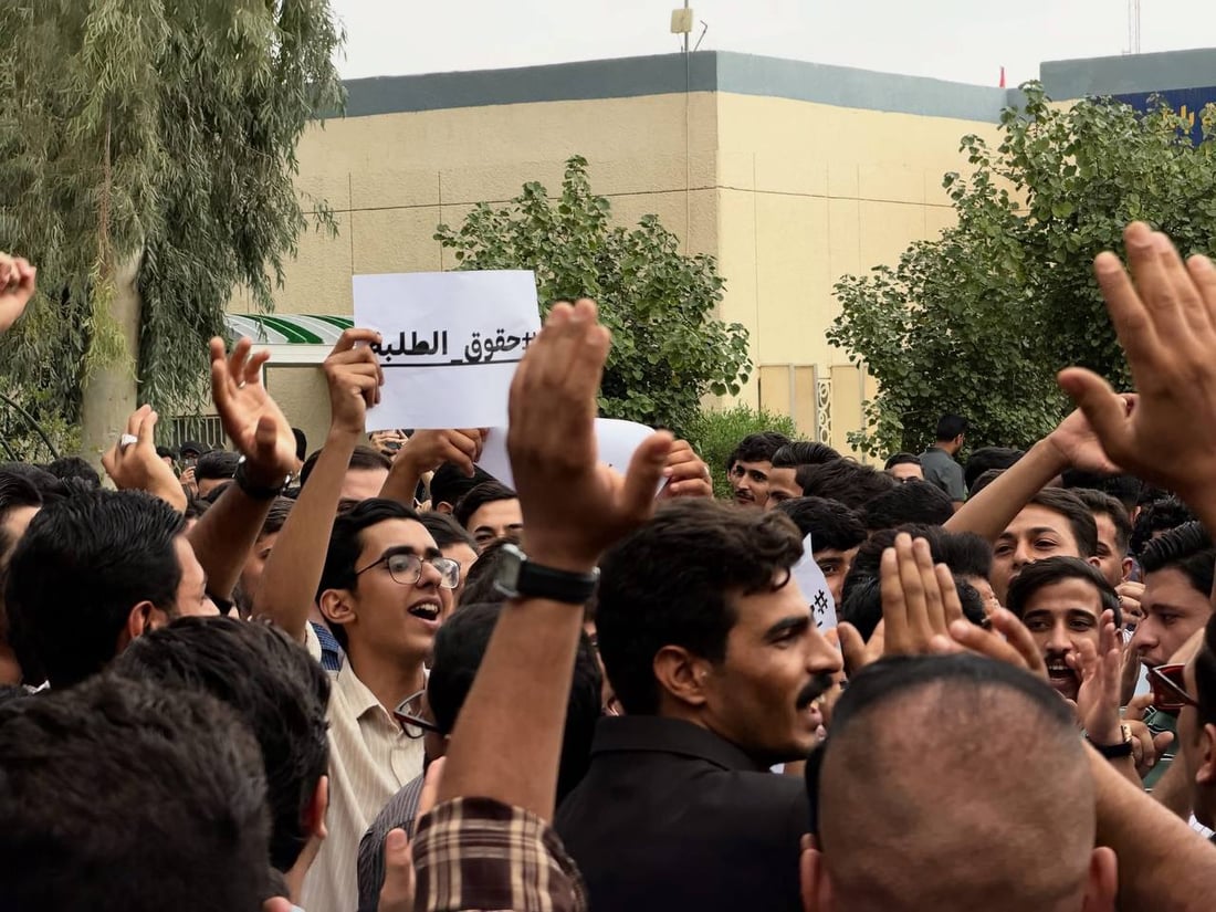 طلبة جامعة بابل يرفضون دفع 66 ألفاً لتطبيق HEPIQ: “التعليم حق مو تجارة”