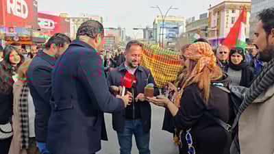 خۆپیشاندان بۆ رۆژئاواو لە دایکبوونى دیلان محەمەدى پەیامنێر تێکەڵبوون