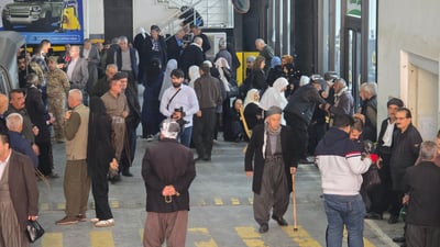 مووچە کاتژمێر 1ـە و خانەنشینان لە بانگی بەیانییەوە لە سەرەدان