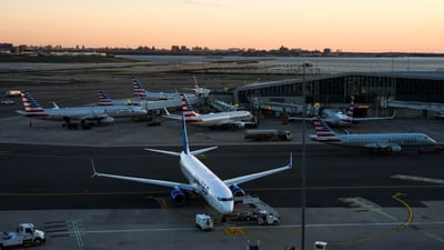 کۆمپانیاکانی هێڵی ئاسمانی ئەمریکا کرێی جانتای سەرنشینان بەرزدەکەنەوە