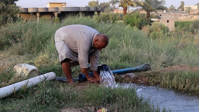 كأنه يرى.. كفيف سامراء يصلح المضخات ويسقي الزرع ويساعد الأرامل