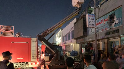 صور: النيران تشتعل بسطح بناية المصطفى في كربلاء.. انفجار بمولدة كهربائية