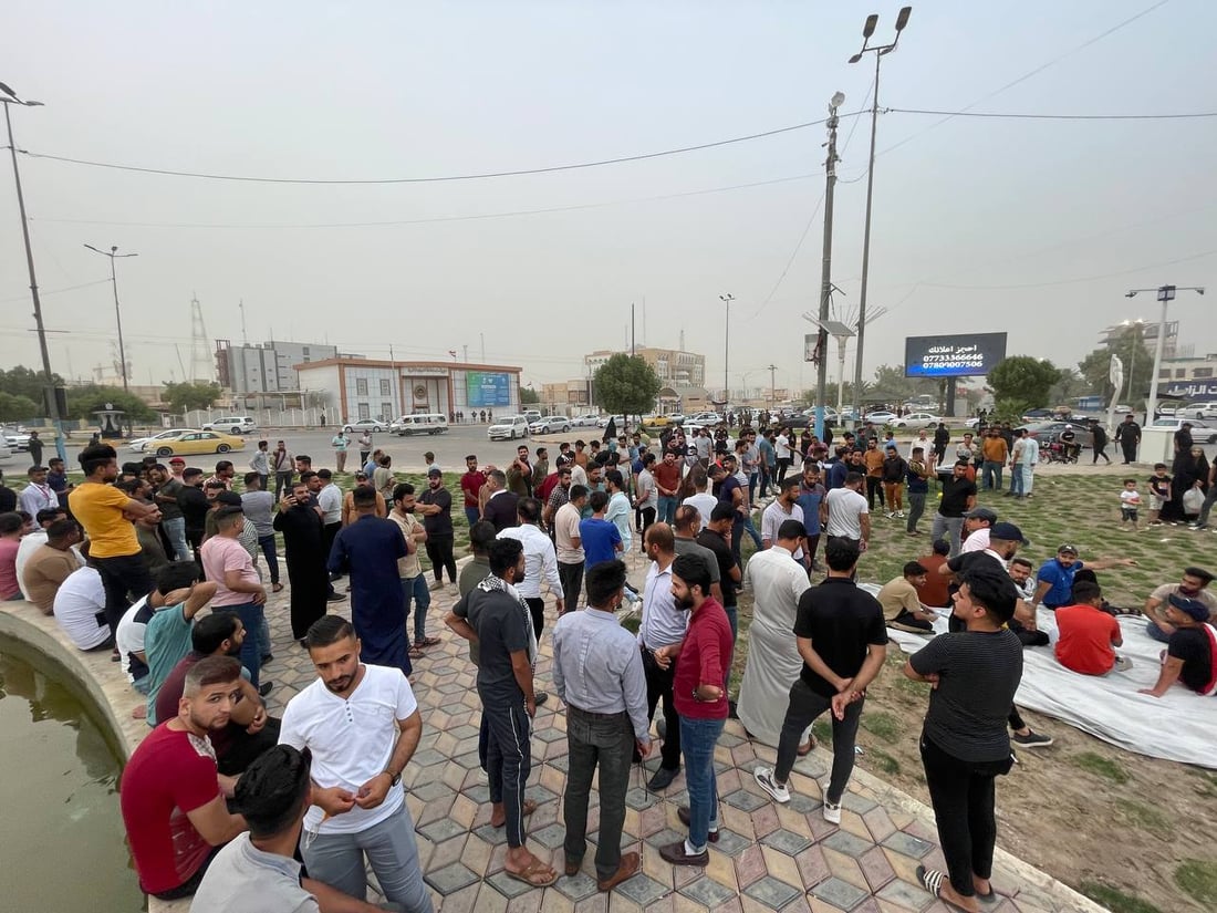 تظاهرة النجف تغلق شوارع رئيسة.. خريجون يذكرون السوداني بوعده (فيديو)