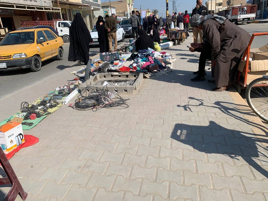 صور من سوق “الدعافيس” في أبو غريب.. أجهزة ومعدات وملابس “رخيصة”