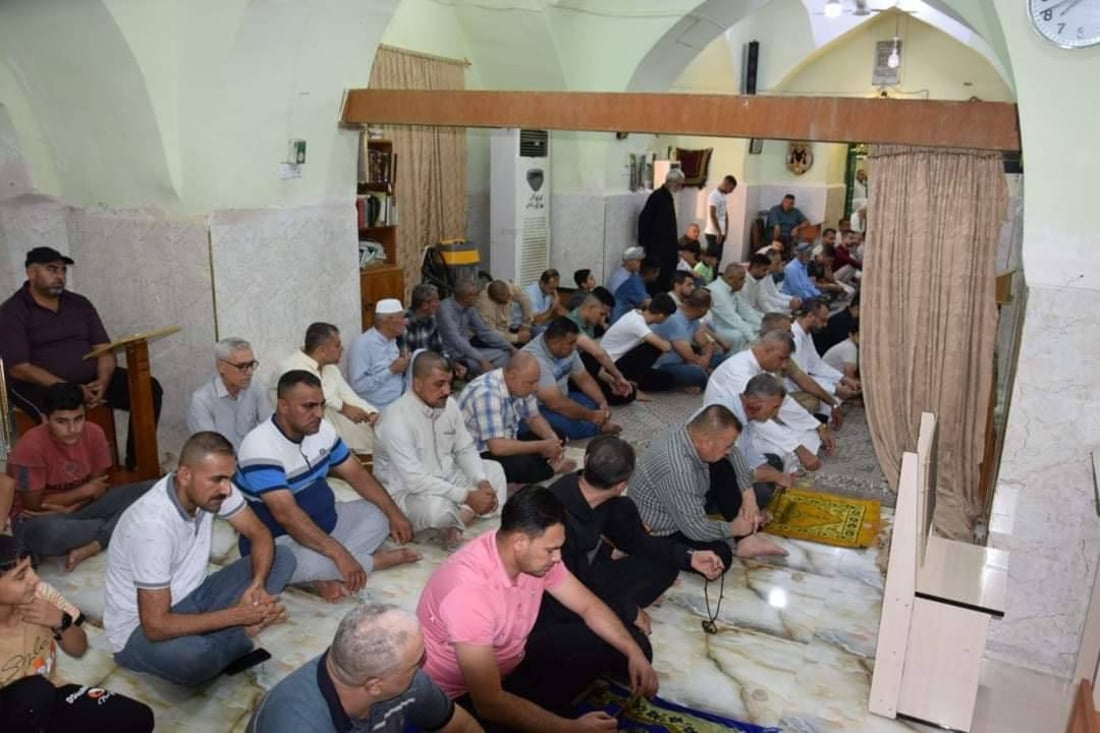 ملا عباس يحث المصلين على مساعدة الفقير وزيارة المريض.. صور من مقام زين العابدين