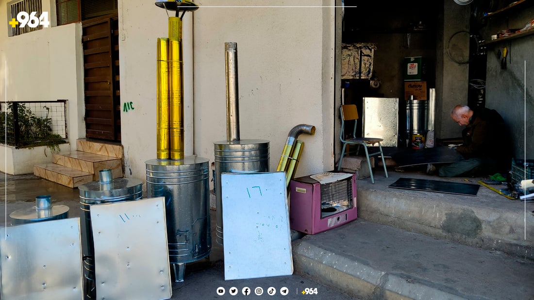 هەزاران چەکوش بە پلێتدا دەکێشێت و نابیستێت