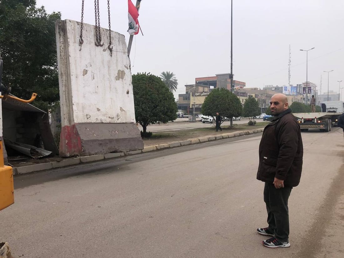 صور: رفع الصبات الكونكريتية من سيطرتي اللقاء والجامعة في بغداد
