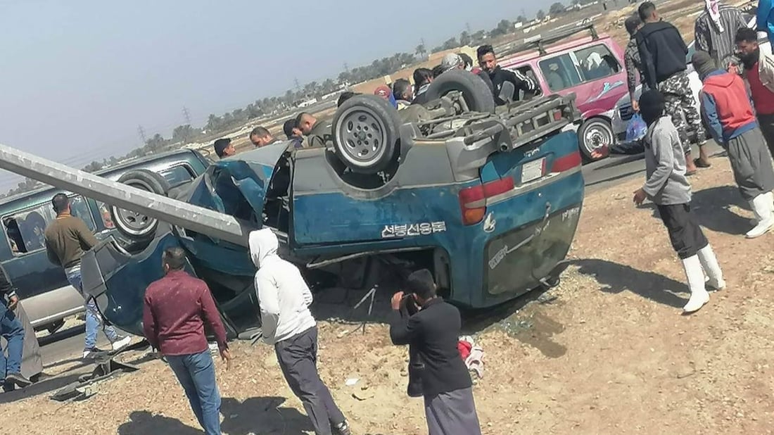 صور: “كيا” بسرعة جنونية تنقلب فوق “أبو منيصير” في أبو غريب