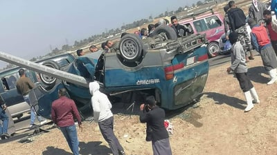 صور: “كيا” بسرعة جنونية تنقلب فوق “أبو منيصير” في أبو غريب