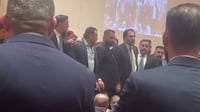 فيديو: المندلاوي ينزل من المنصة ويحاول إنهاء معركة الن
