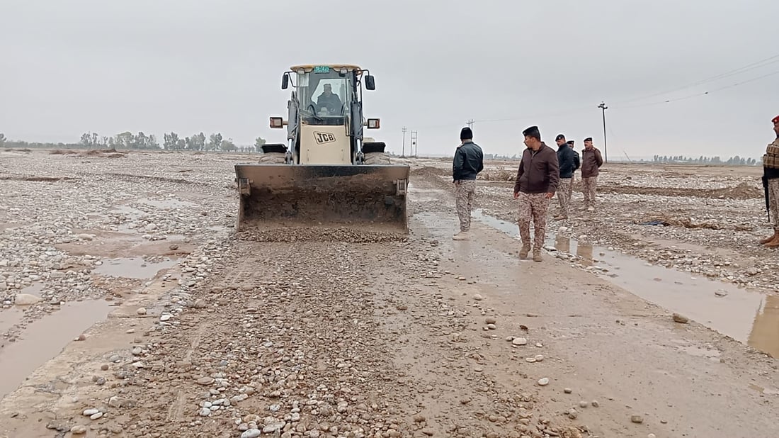 صور: قائد عمليات كركوك يزور المناطق المتضررة من الفيضانات في ناحية ليلان