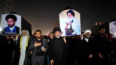 رجال الدين وشيوخ العشائر حملوا نعش الصدر على الأكتاف.. صور من الزعفرانية